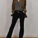 Diana - Klassisk blus med V-ringning